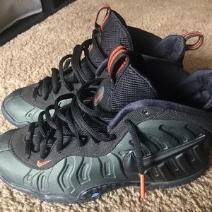 Size 5 Nike air foamposite pro sequoia(GS)